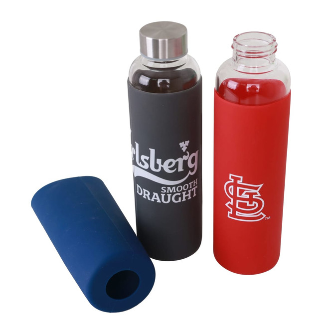 A drink bottle set featuring a grey and a red 550ml glass bottle, each with a stainless steel lid and silicone sleeve.