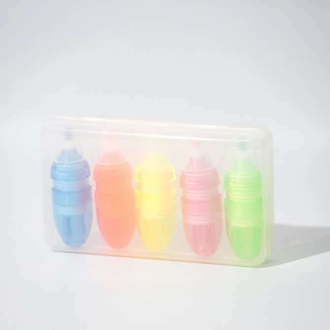 A set of five highlighters in blue, pink, yellow, orange, and green, housed in a transparent case with a logo.