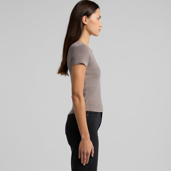A light brown organic rib t-shirt with short sleeves, displayed from the side on a model.