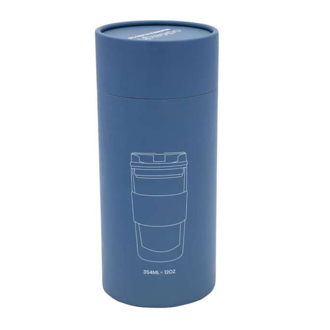 A reusable coffee cup in matte blue, featuring a sealed lid and a cup illustration on the packaging.