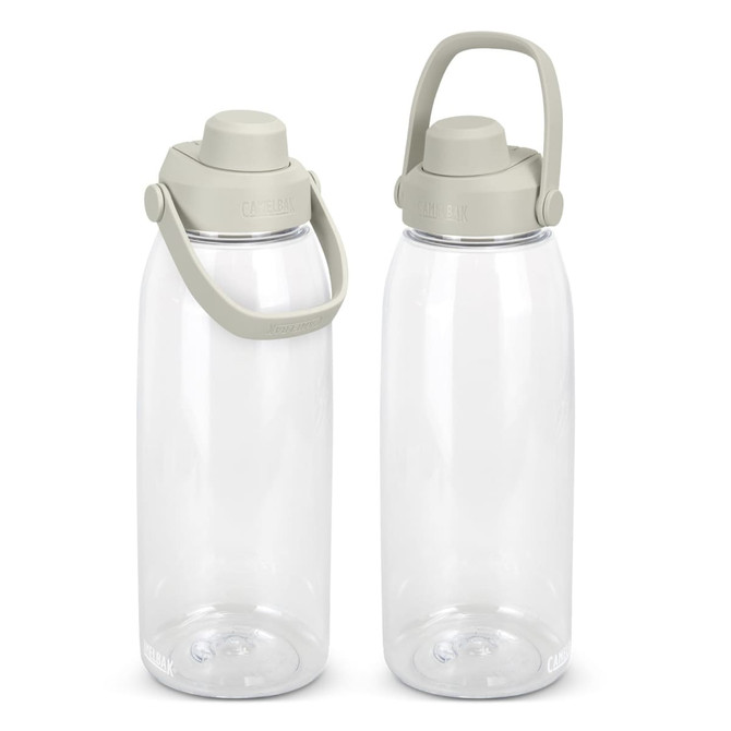 A drink bottle with a clear body and a light grey lid and handle, featuring a logo on its side.