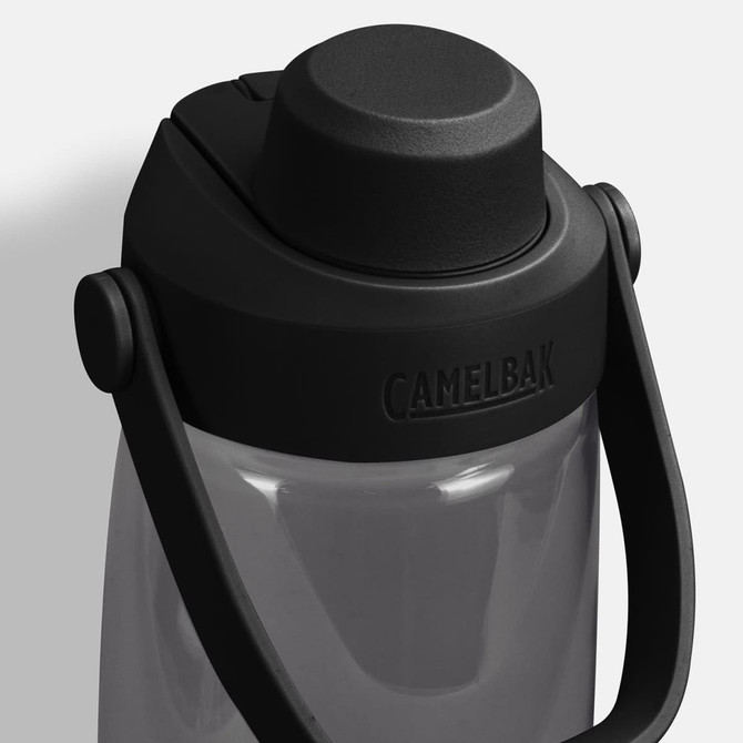 A drink bottle in clear plastic with a black lid and handle, featuring a logo on the top.