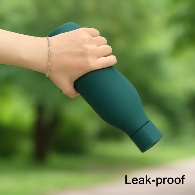 A drink bottle with a dark green rubber coating, held in a hand, featuring a leak-proof design and a logo.