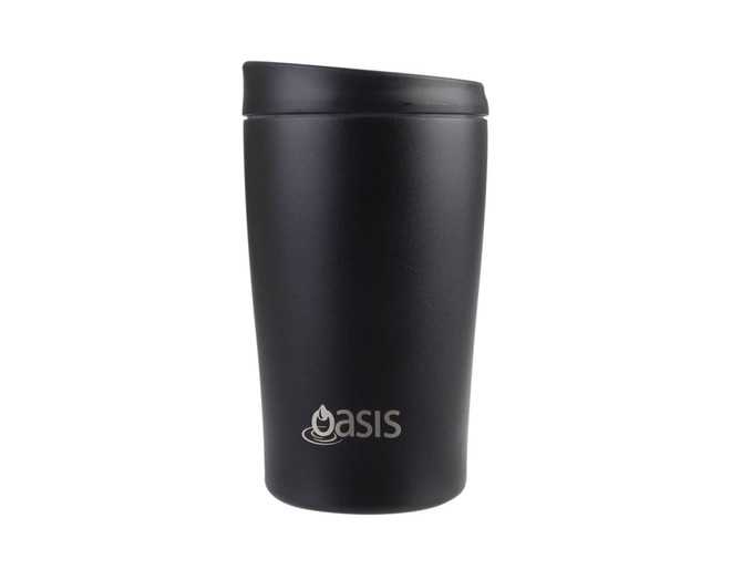 A drink bottle in matte black finish, featuring a lid and an engraved logo.