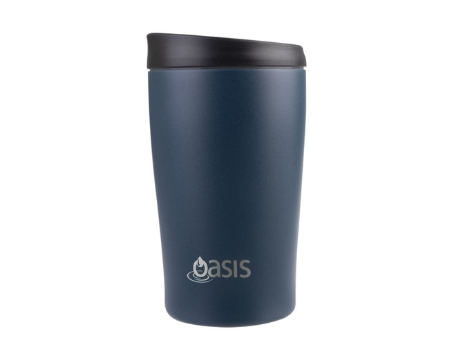 A drink bottle featuring a navy blue finish, a black lid, and a logo. Ideal for travel and insulation.