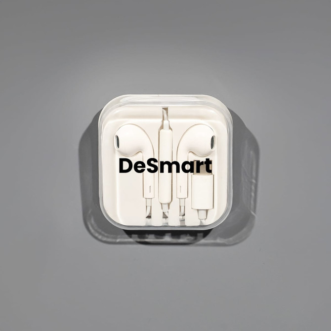 White USB Type C earphones displayed in a clear packaging with a logo.