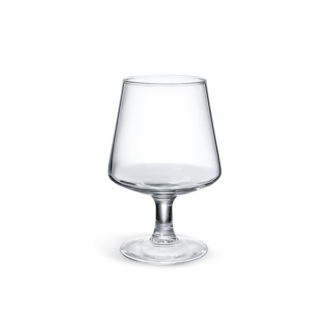 A crystal clear brandy snifter with a wide bowl and a slender stem, showcasing its elegant design.
