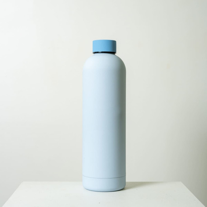 A drink bottle in soft blue with a matching cap, featuring a simple design and a logo on the side.
