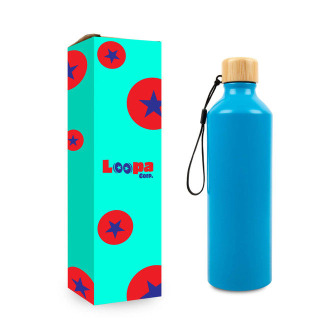 A drink bottle in bright blue with a bamboo lid, accompanied by a decorative packaging box featuring a logo.