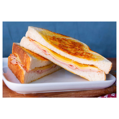 Freshly pressed Nelson apples, blended with delicious fruits and berries. 100% natural and no sugar added. In a delicious lemonade flavour.