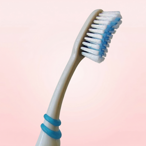 Colgate Wave Gum Comfort Ultra-Soft Compact Toothbrush, Dentist Recommended, Curved Bristles for Gentle Gum Care and Effective Plaque Removal, Compact Head for Hard-to-Reach Areas, Non-Slip Comfort Grip Handle, Adult Ultra-Soft Manual Toothbrush - zoomed view of bristle head
