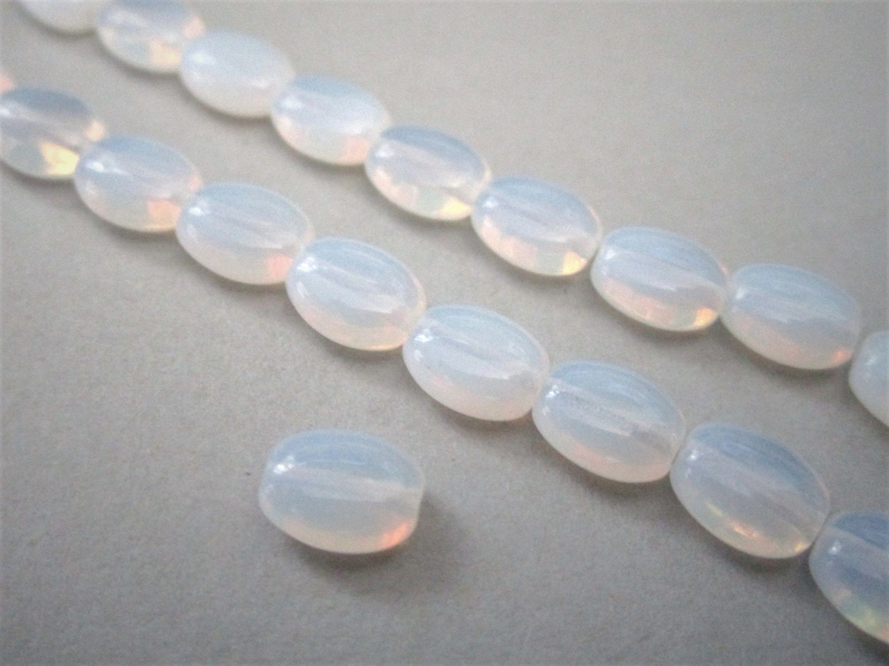 OUTLET 250g Tooth Beads, 6 x 16 mm, Opal White (111-69028-06x16-01000) –