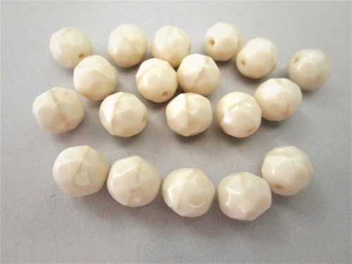 Faceted round 8mm Czech beads