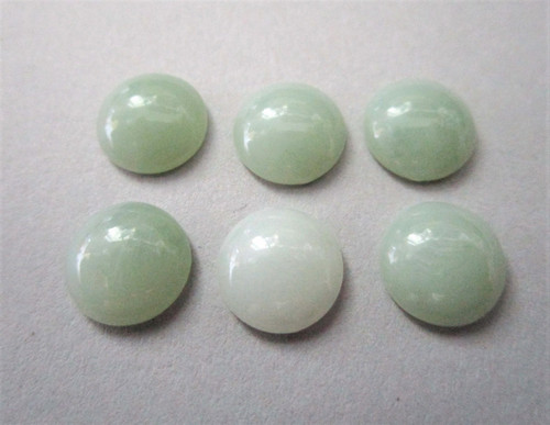 Light green 9mm round vintage lucite cabochon