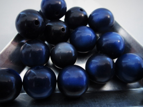 Blue moonglow 12mm round vintage lucite beads