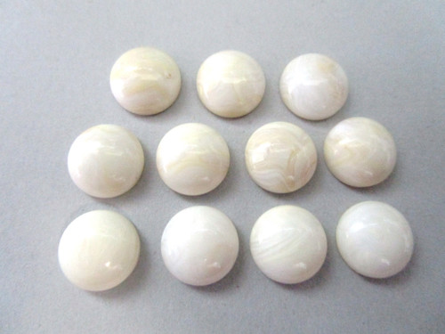 Beige 18mm round vintage lucite cabochon