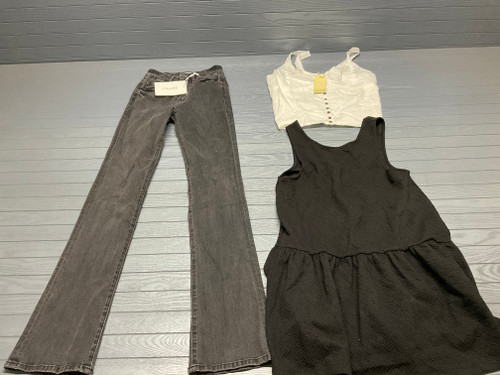 72 Unit Lot (SKU#: AB1777) Free People, Ronny Kobo, Elie Tahari, Anne Klein, Frame, Better Together, Tommy Bahama, Vince Camuto, Rebellion, Calvin Klein, Nike, Green Envelope, Valor, Urban Romantics, Joan Vass, Cabel & Gauge, Nicole Miller, and more