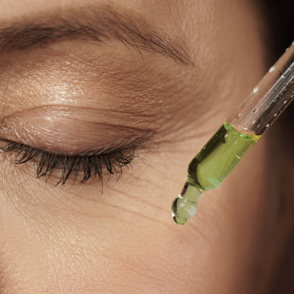 woman applying Omnio facial serum