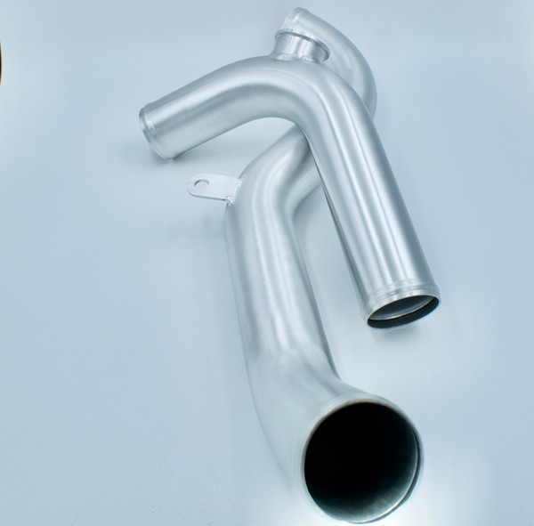 Ford Focus ST lower intercooler pipe with Tial bov flange 