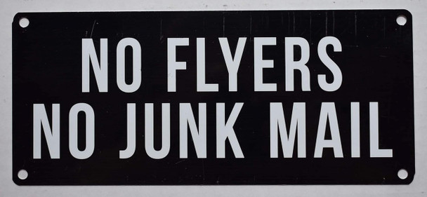 NO FLYERS NO JUNK MAIL SIGN