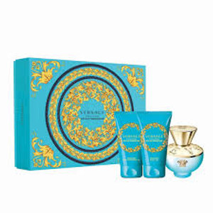 VERSACE DYLAN TURQUOISE POUR FEMME 3PC EDT GIFT SET Vibrant and luminous, Versace Dylan Turquoise embodies tradition and innovation. Escaping towards faraway islands where the blue sky meets crystal waters. The Sea breeze caresses the skin waking up the senses and regenerating the soul. A fragrance reminding of warm sun and summer days. Dylan Turquoise is an ode to the sensuality of the Versace woman.
3 PCS SET EDT 1.7 Oz, 1.7 Oz BODY LOTION, 1.7 Oz SHOWER GEL VERSACE DYLAN TURQUOISE POUR FEMME 3PC EDT GIFT SET Vibrant and luminous, Versace Dylan Turquoise embodies tradition and innovation. Escaping towards faraway islands where the blue sky meets crystal waters. The Sea breeze caresses the skin waking up the senses and regenerating the soul. A fragrance reminding of warm sun and summer days. Dylan Turquoise is an ode to the sensuality of the Versace woman.
3 PCS SET EDT 1.7 Oz, 1.7 Oz BODY LOTION, 1.7 Oz SHOWER GEL