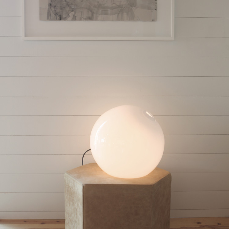 Float 2.0 16in Table Lamp