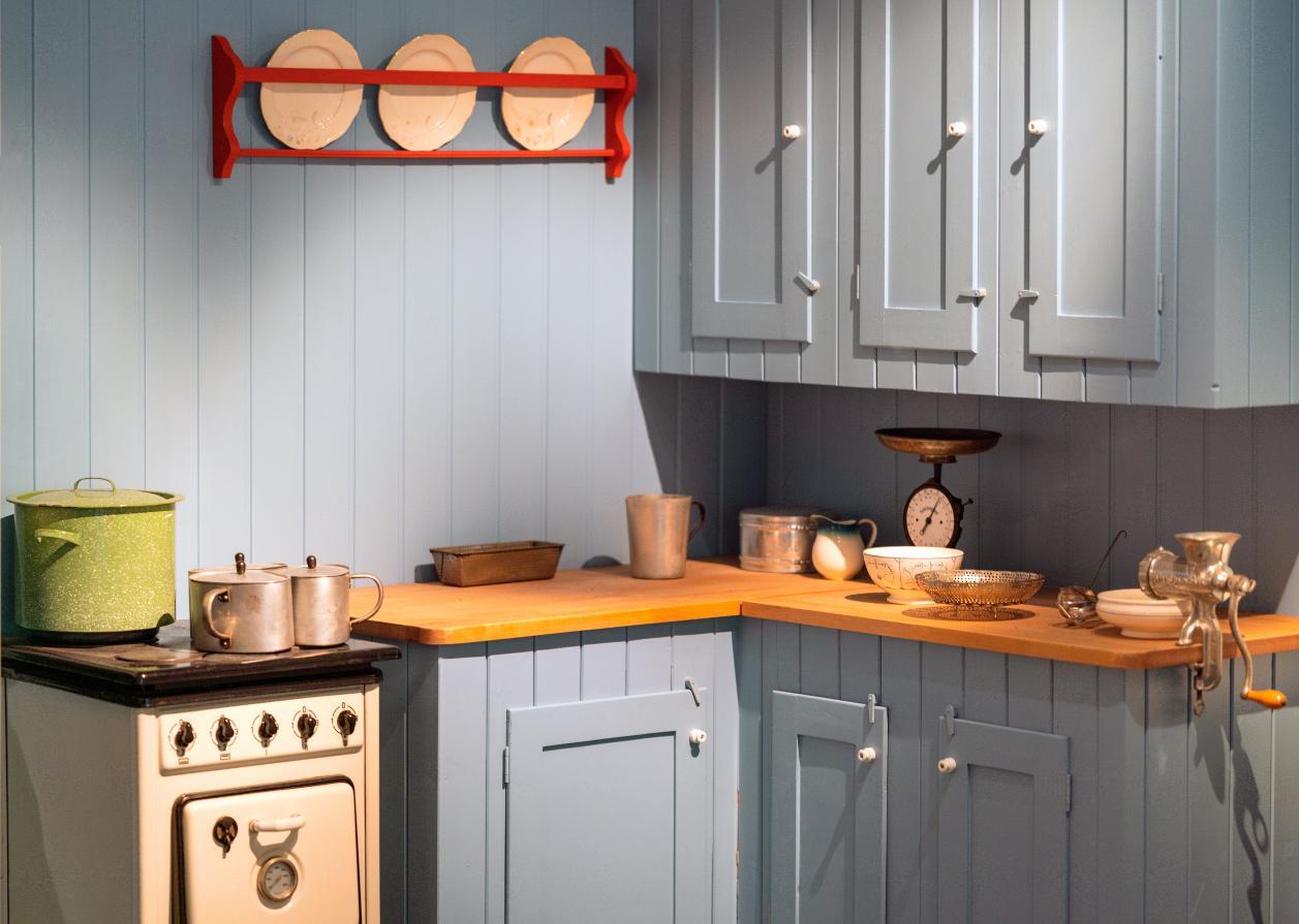 Traditional vintage kitchen with blue tongue and groove wood panelling