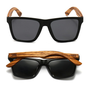 This classic men's style features a rectangle frame for an effortless masculine look.  The black non-slip frame is fitted with UV400 polarised lenses and finished with walnut wood arms.  Designed for many face shapes.