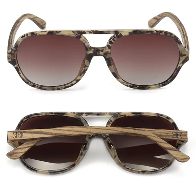 With its laid back attitude, Billy is the must-have aviator for summer.  This 70s inspired silhouette has flattering unisex proportions and suits most face shapes and sizes.  Finished in a classic opal tort with walnut wood arms it exudes a carefree spirit.