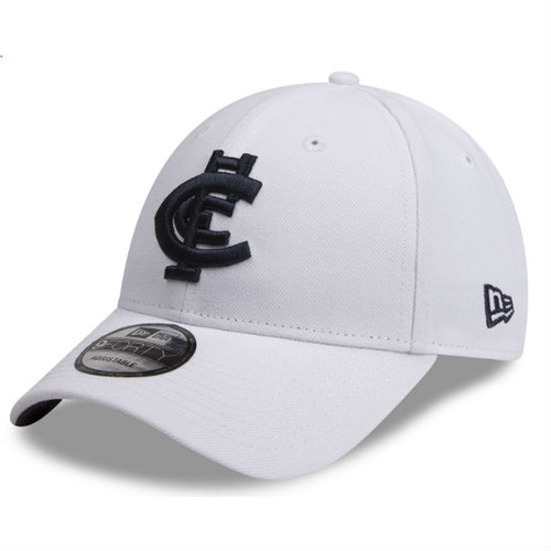 Three-quarter view of the Carlton New Era 9FORTY Inverse cap.