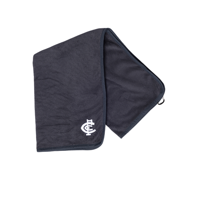 Close-up of the cap from the Carlton 2 Piece Golf Bundle.