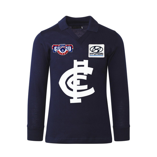 Close-up of the '95 Grand Final badge on the long sleeve Carlton Wool Guernsey.