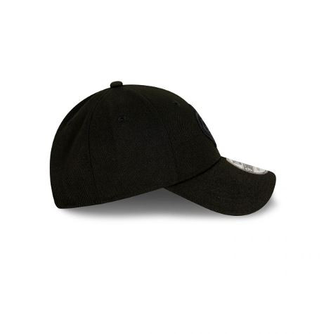 Under visor view of the Carlton New Era Black 9Forty Snapback cap.
