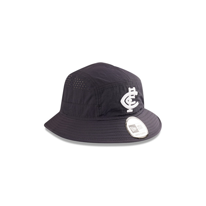 Angled back view of the 2025 Carlton New Era Sports Bucket hat.