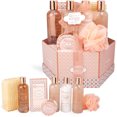 IDC INSTITUTE COFANETTO BRONZE PAPER BOX BATH SAMDALWOOD & CARDAMOM 8 PEZZI; SPUGNA SCRUB + SHOWER GEL 200 ML + BATH SALTS 200 grammi + HAND CREAM 50 ML + BUBBLE BATH 200 ML + BODY LOTION 200 ML + BODY SCRUB 200 ML + SPUGNA IN RETE