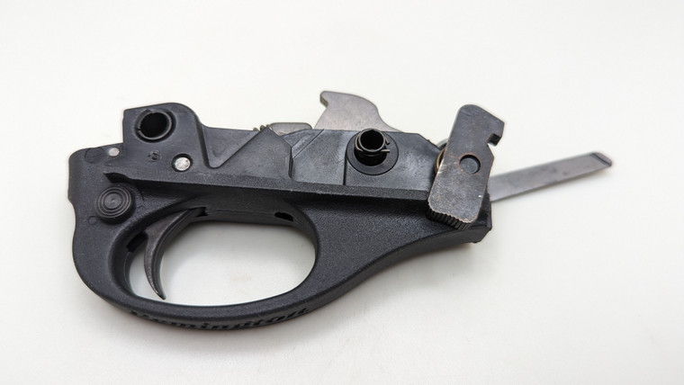 7400 TRIGGER PLATE, RIGHT HAND - SYNTHETIC