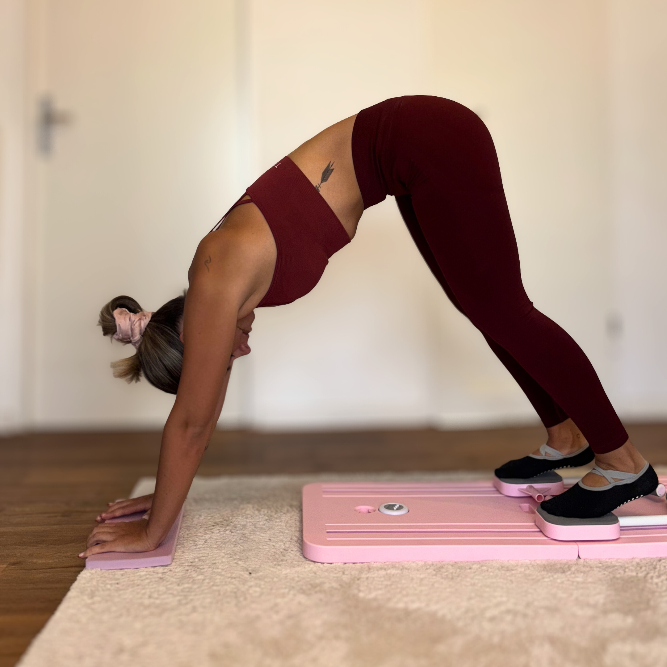 Geführte, kontrollierte Pilates-Bewegungen