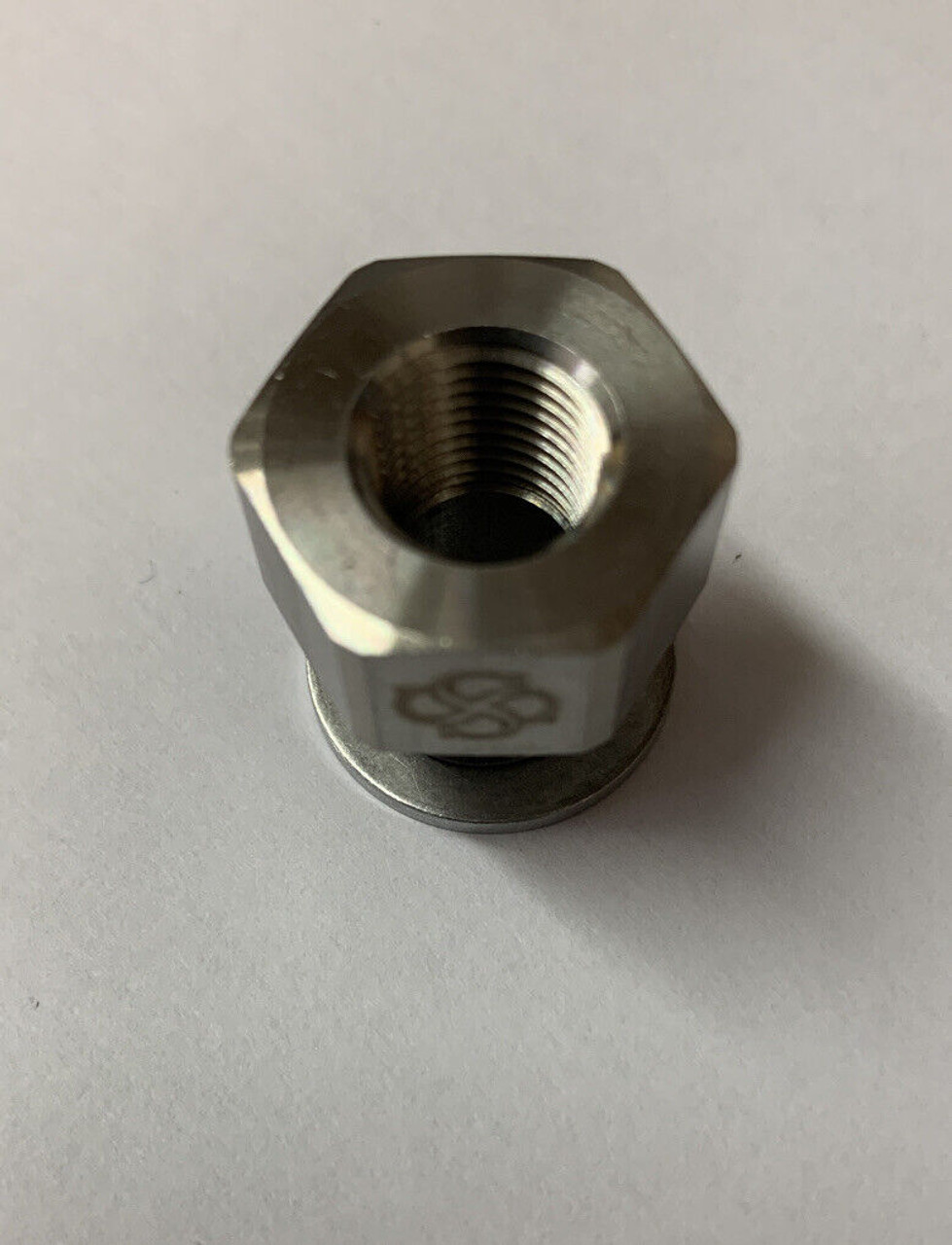 240-046 Stainless Steel M12x1.5MM to 1/8 NPT Adapter Fitting. Use To Mount Gauge or Sensor.