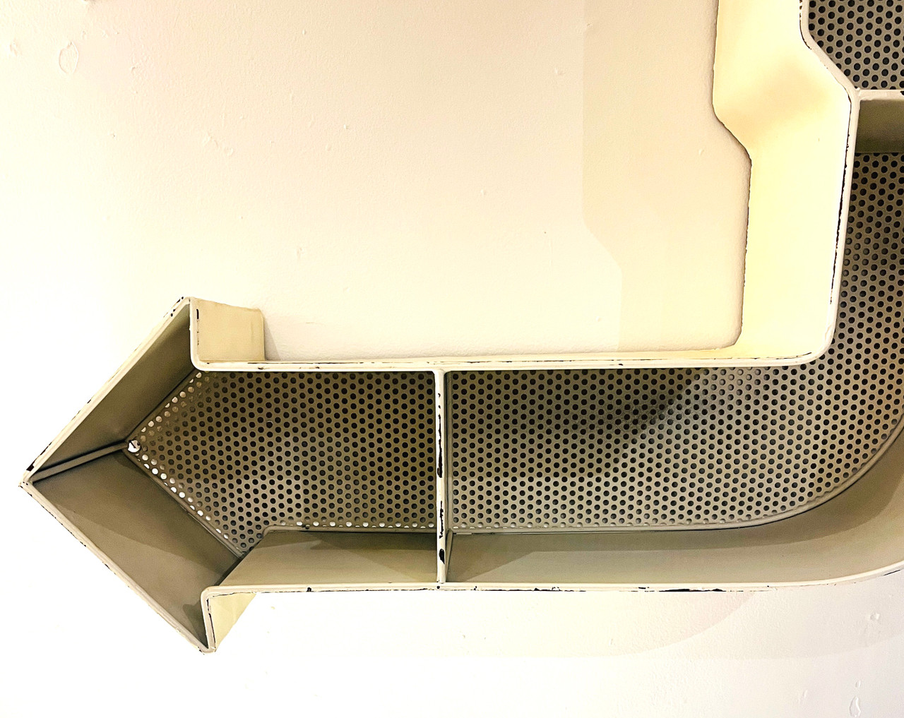 Arrow Wall Display Shelf / Retro CD Metal Shelf