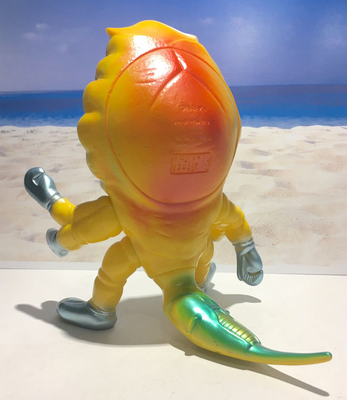 トイグラフ　カネゴンの繭クリアイエロー　⭐蓄光⭐ウルトラＱ Kaiju Alien Cool metallic yellow / Ultraseven-Ultraman