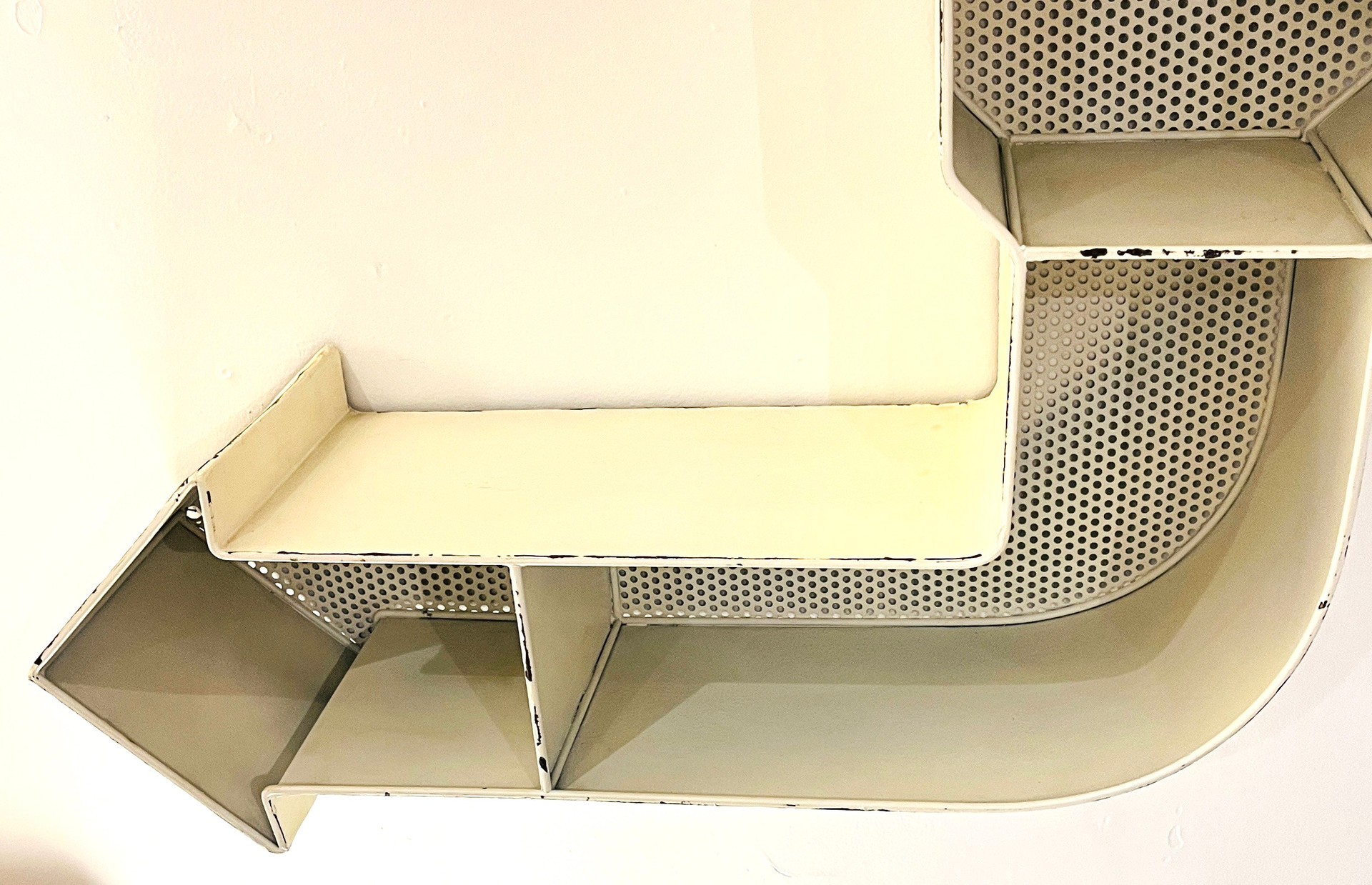 Arrow Wall Display Shelf / Retro CD Metal Shelf