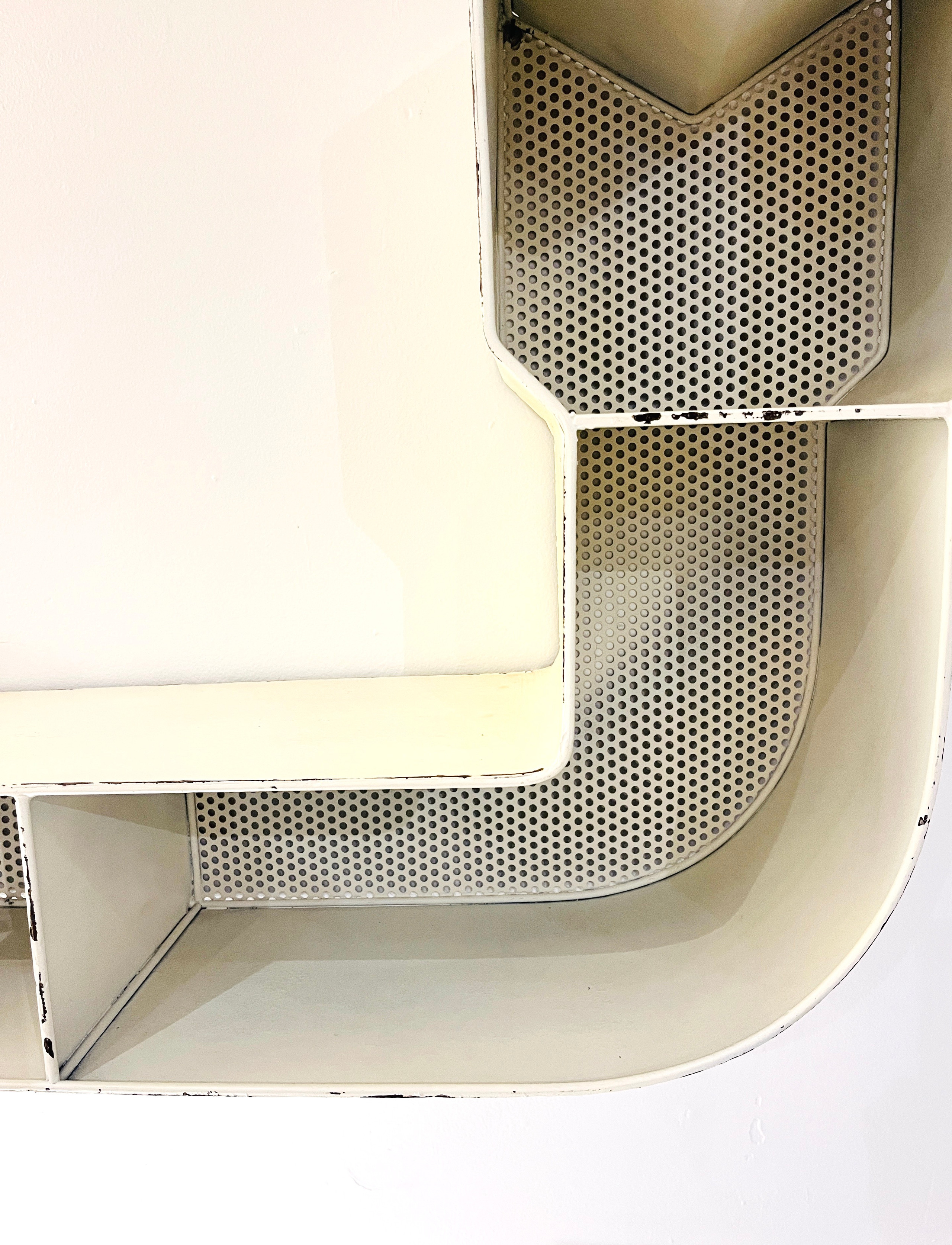 Arrow Wall Display Shelf / Retro CD Metal Shelf