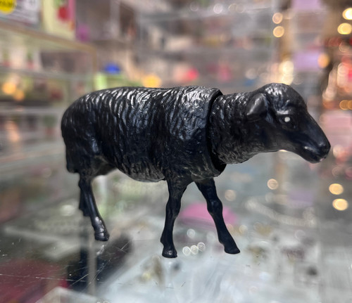 Breba Sheep Nodder black / Wackelfiguren studio brillantine toronto canada 1