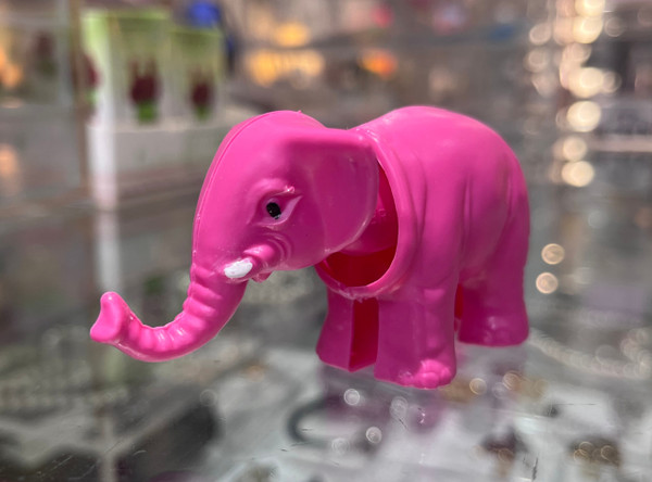 Breba Elephant Nodder pink / Wackelfiguren studio brillantine toronto canada