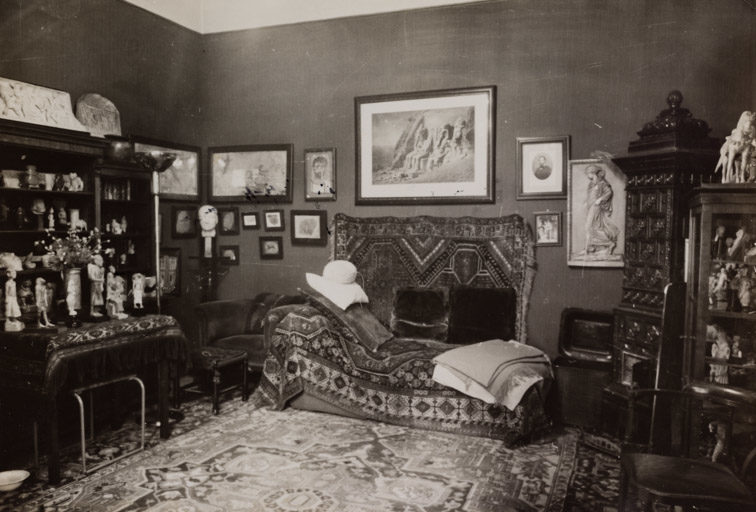 Sigmund Freud Couch London