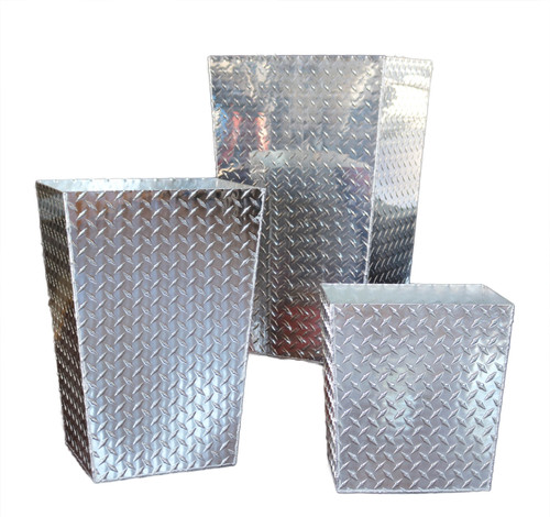 Diamond Plate Garbage Can with Revolving Lid