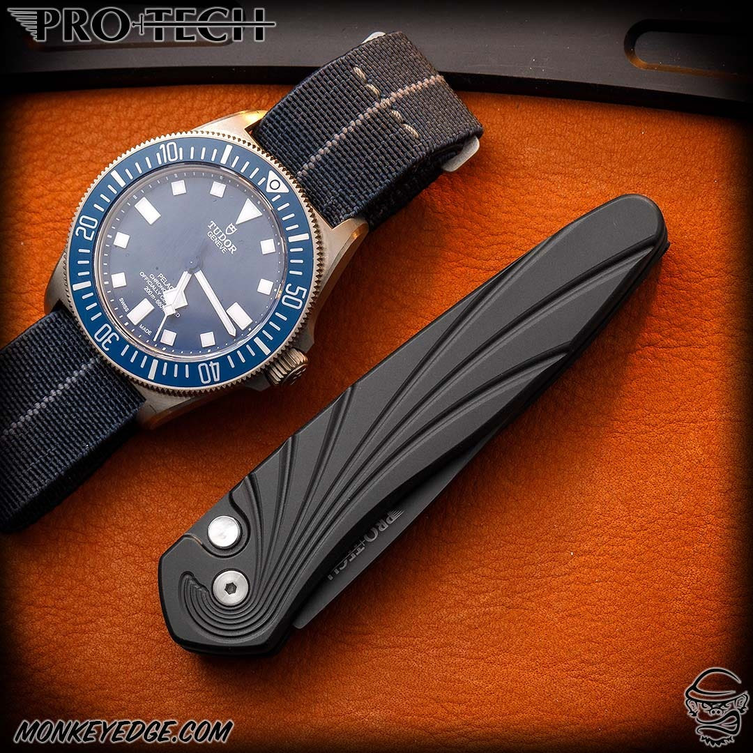 Monkey Edge - Pro-Tech Knives: Newport - Black DLC/Black w/Mother