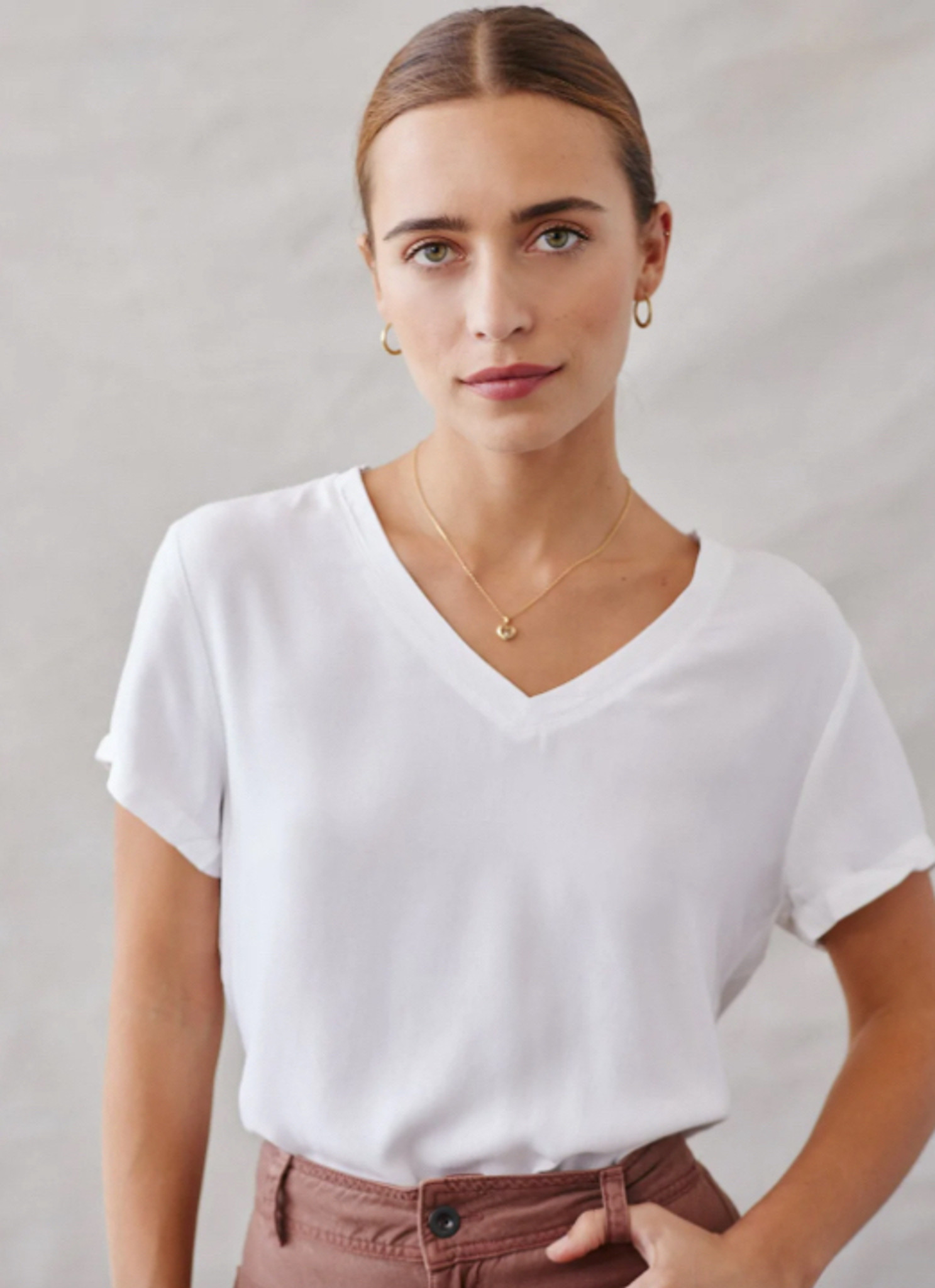 Bella Dahl Laguna V Neck Tee in White