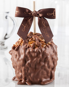 Pecan Turtle Caramel Apple w/ Milk Belgian Chocolate
Our turtle pecan caramel apples are an Amy’s in-house favorite! Each premium granny smith apple is submerged in our creamy award-winning caramel, then hand-rolled in delicious roasted pecans. Then we dip the sweet and salty creation into our rich milk Belgian chocolate to make pecan caramel turtles. As a finishing touch, we drizzle a ribbon of chocolate over the top. This apple is the definition of decadence! Pecan Turtle Caramel Apple w/ Milk Belgian Chocolate
Our turtle pecan caramel apples are an Amy’s in-house favorite! Each premium granny smith apple is submerged in our creamy award-winning caramel, then hand-rolled in delicious roasted pecans. Then we dip the sweet and salty creation into our rich milk Belgian chocolate to make pecan caramel turtles. As a finishing touch, we drizzle a ribbon of chocolate over the top. This apple is the definition of decadence!