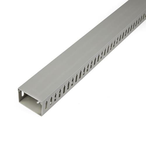 StarTech.com Chemin de Câbles PVC avec Couvercle - 75mm W x 50mm H - Longueur 2m - Slots Parallels 8mm, Goulotte Cache Câble Murale Câble Réseau PVC, max. 20 câbles, Homologué UL - CBMWD7550